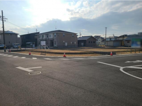 鈴鹿市南玉垣町、土地の前面道路を含む現地写真画像です