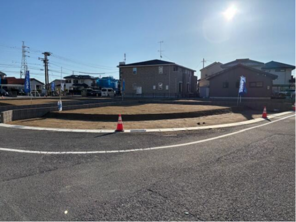 鈴鹿市南玉垣町、土地の前面道路を含む現地写真画像です