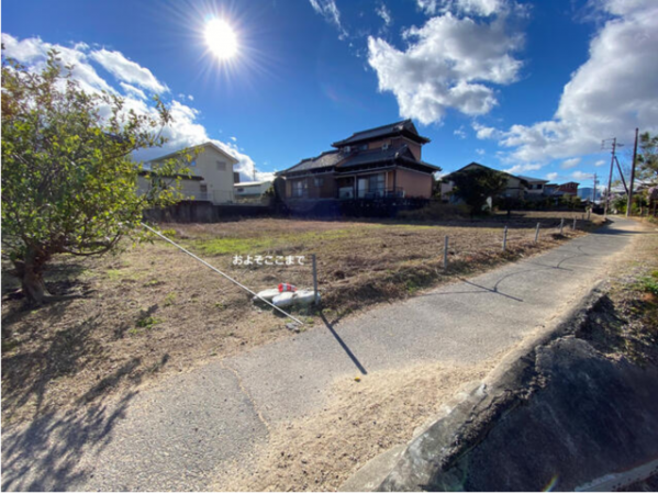 鈴鹿市平野町、土地の前面道路を含む現地写真画像です