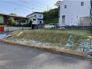 鈴鹿市国府町、土地の前面道路を含む現地写真画像です