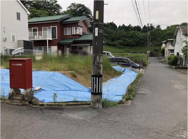 鈴鹿市国府町、土地の前面道路を含む現地写真画像です