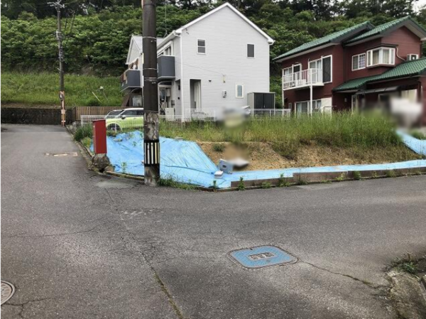 鈴鹿市国府町、土地の前面道路を含む現地写真画像です