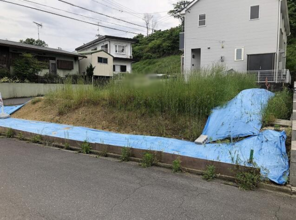 鈴鹿市国府町、土地の前面道路を含む現地写真画像です