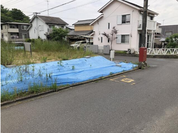 鈴鹿市国府町、土地の前面道路を含む現地写真画像です