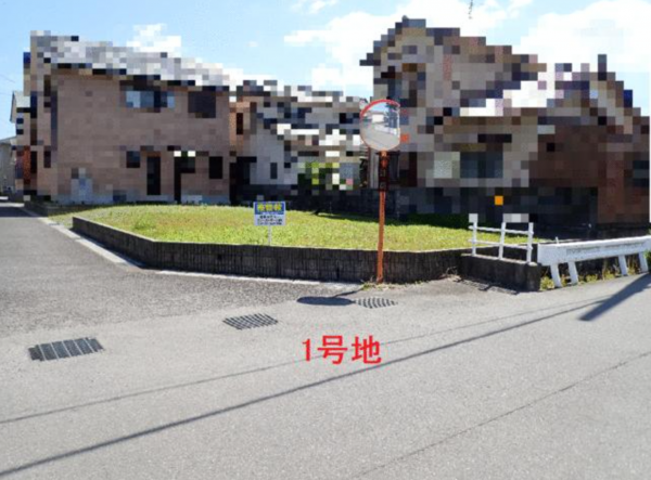 鈴鹿市長太栄町、土地の前面道路を含む現地写真画像です