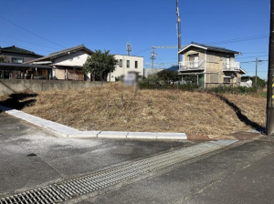 鈴鹿市池田町、土地の前面道路を含む現地写真画像です