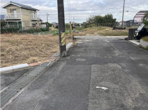 鈴鹿市池田町、土地の前面道路を含む現地写真画像です