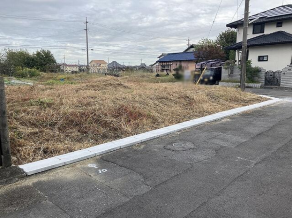 鈴鹿市池田町、土地の前面道路を含む現地写真画像です