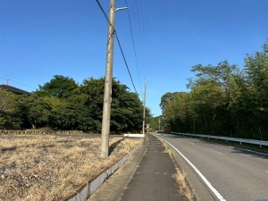 鈴鹿市小田町、土地の前面道路を含む現地写真画像です