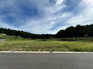 鈴鹿市稲生西、土地の前面道路を含む現地写真画像です