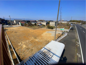 鈴鹿市石薬師町、土地の前面道路を含む現地写真画像です