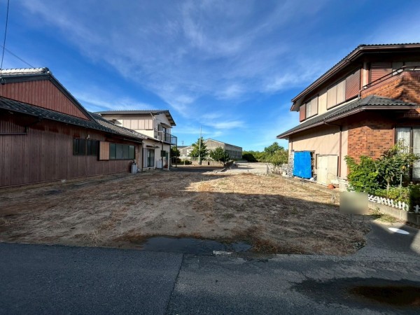 鈴鹿市東江島町、土地の前面道路を含む現地写真画像です