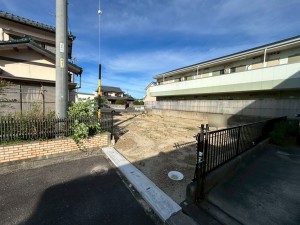 鈴鹿市中江島町、土地の前面道路を含む現地写真画像です