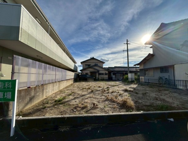 鈴鹿市中江島町、土地の前面道路を含む現地写真画像です