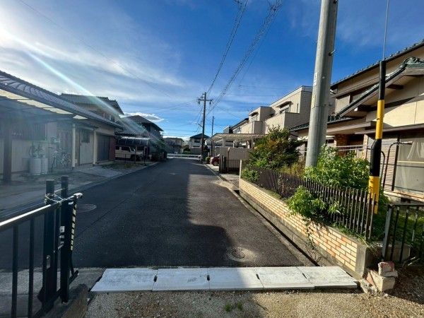 鈴鹿市中江島町、土地の前面道路を含む現地写真画像です