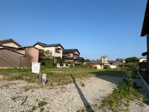 鈴鹿市江島本町、土地の前面道路を含む現地写真画像です