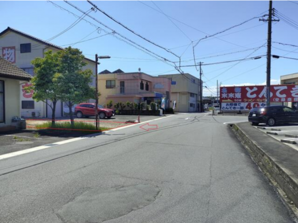 鈴鹿市自由ヶ丘、土地の前面道路を含む現地写真画像です