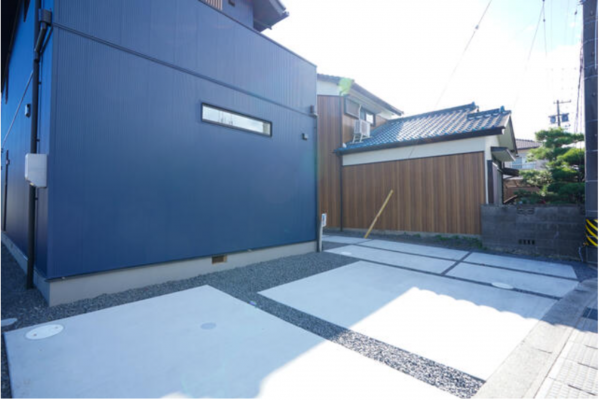 鈴鹿市江島本町、中古一戸建ての駐車場画像です