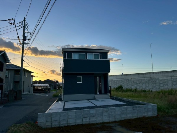 鈴鹿市南玉垣町、新築一戸建ての外観画像です
