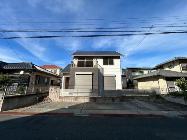 鈴鹿市江島台、中古一戸建ての外観画像です