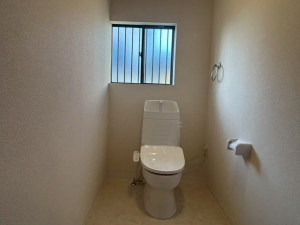 鈴鹿市岸岡町、中古一戸建てのトイレ画像です