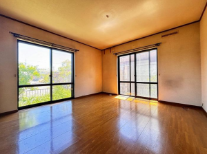 鈴鹿市白子、中古一戸建ての居間画像です