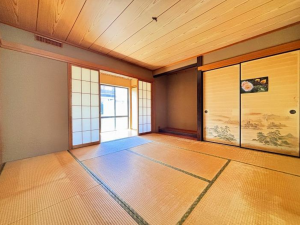 鈴鹿市白子、中古一戸建ての居間画像です