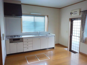 鈴鹿市末広北、中古一戸建てのキッチン画像です