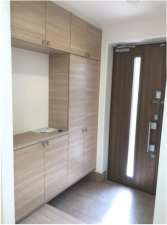 鈴鹿市鈴鹿ハイツ、中古一戸建ての玄関画像です