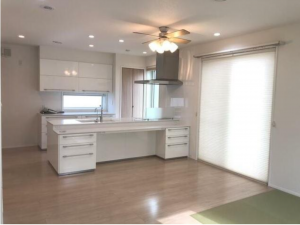 鈴鹿市鈴鹿ハイツ、中古一戸建てのキッチン画像です