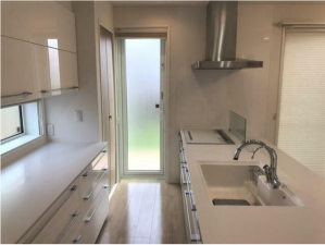 鈴鹿市鈴鹿ハイツ、中古一戸建てのキッチン画像です