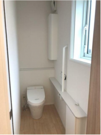 鈴鹿市鈴鹿ハイツ、中古一戸建てのトイレ画像です