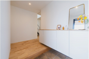 鈴鹿市中旭が丘、新築一戸建ての玄関画像です