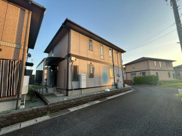鈴鹿市算所、中古一戸建ての前面道路を含む現地写真画像です