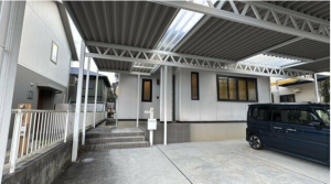 鈴鹿市国府町、中古一戸建ての駐車場画像です