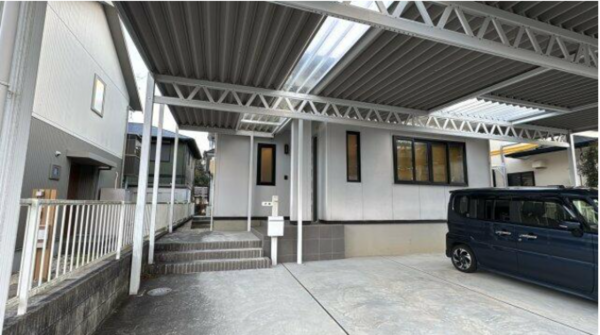 鈴鹿市国府町、中古一戸建ての駐車場画像です