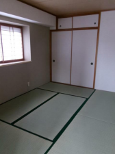 鈴鹿市神戸、マンションの居間画像です