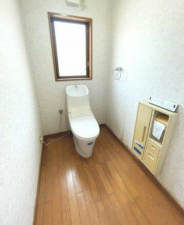 鈴鹿市神戸、中古一戸建てのトイレ画像です