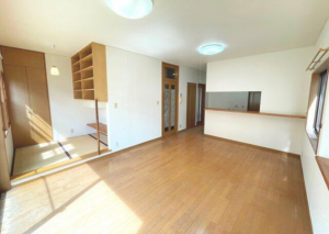 鈴鹿市神戸、中古一戸建ての居間画像です