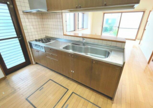 鈴鹿市神戸、中古一戸建てのキッチン画像です