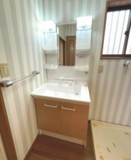 鈴鹿市神戸、中古一戸建ての洗面画像です