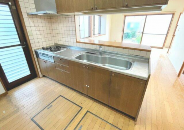 鈴鹿市神戸、中古一戸建てのキッチン画像です