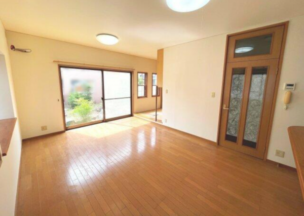 鈴鹿市神戸、中古一戸建ての居間画像です