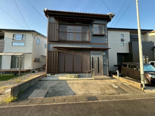 鈴鹿市道伯、中古一戸建ての外観画像です
