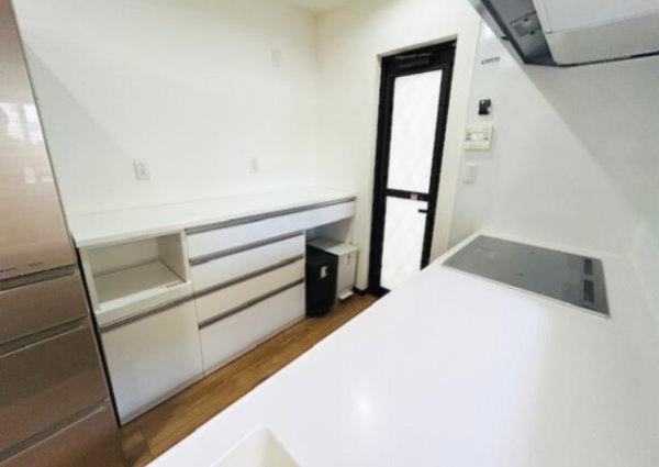 鈴鹿市稲生塩屋、中古一戸建てのキッチン画像です