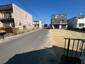 鈴鹿市東磯山、土地の前面道路を含む現地写真画像です