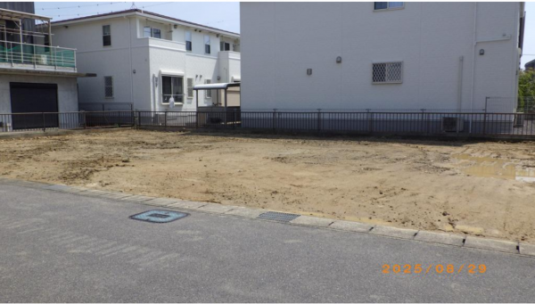 鈴鹿市東磯山、土地の前面道路を含む現地写真画像です