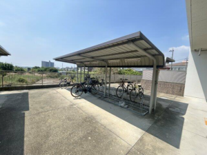 鈴鹿市白子町、マンションの駐車場画像です