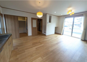 鈴鹿市住吉、中古一戸建ての居間画像です