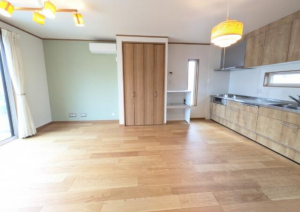 鈴鹿市住吉、中古一戸建ての居間画像です